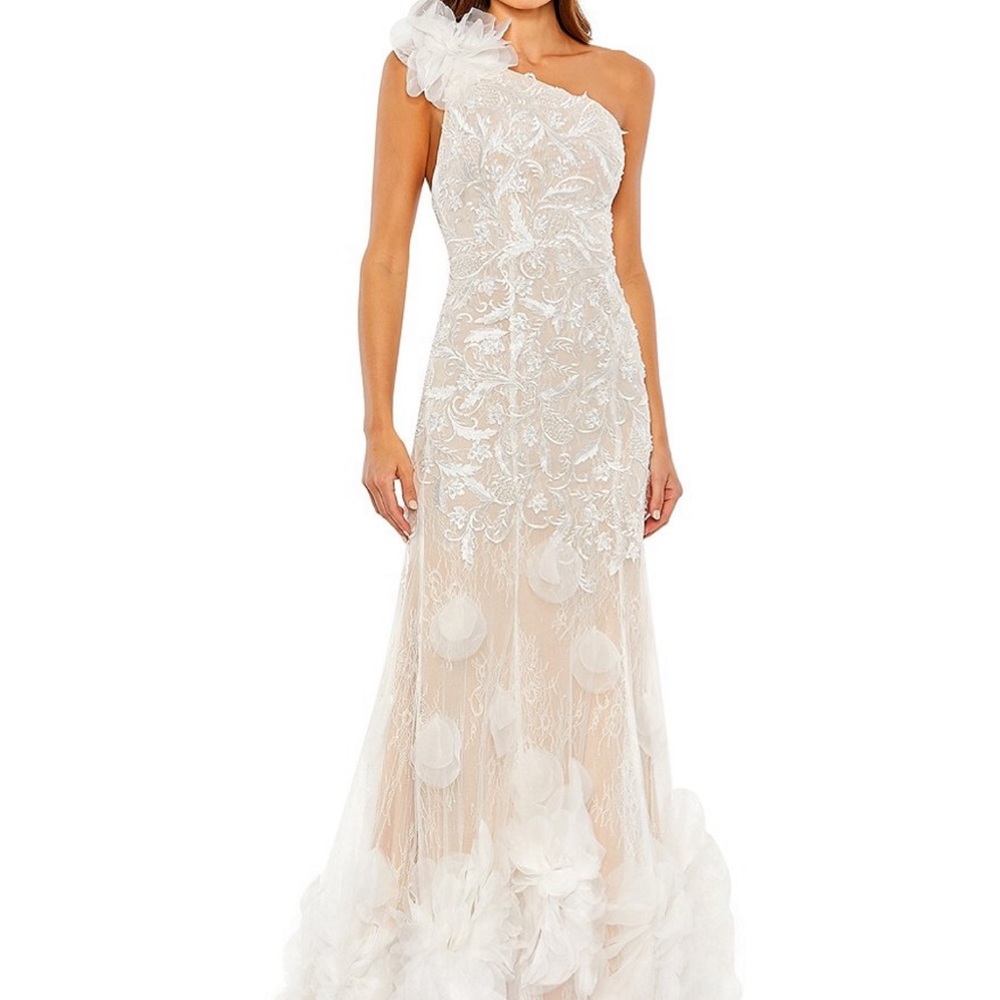 Mac Duggal Size 6 Ivory Wedding Dress.